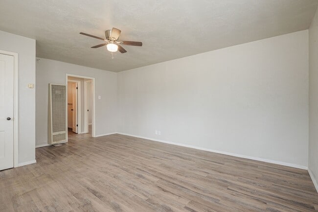 Photo - 1717 Cannell Ave