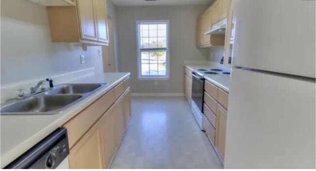 Photo - 102 Musket Ln