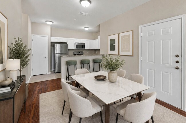 Photo - 516 E Hazelwood St