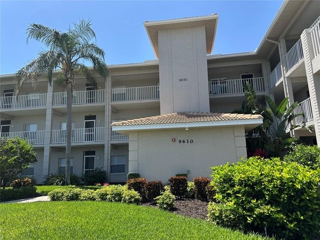 Building Photo - 9610 Club S Cir Unit 4207 Rental