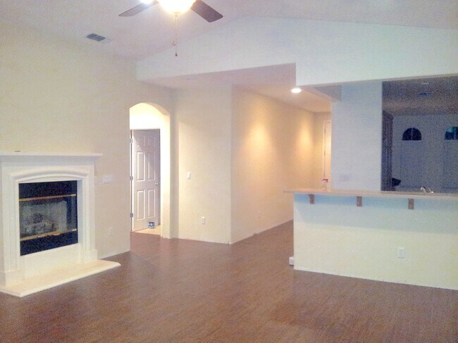 Photo - 1945 Glenveagh Ln