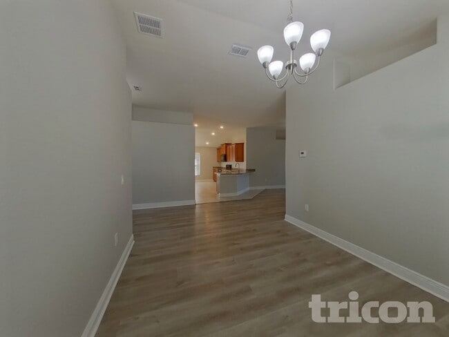 Photo - 387 Buchannan Dr