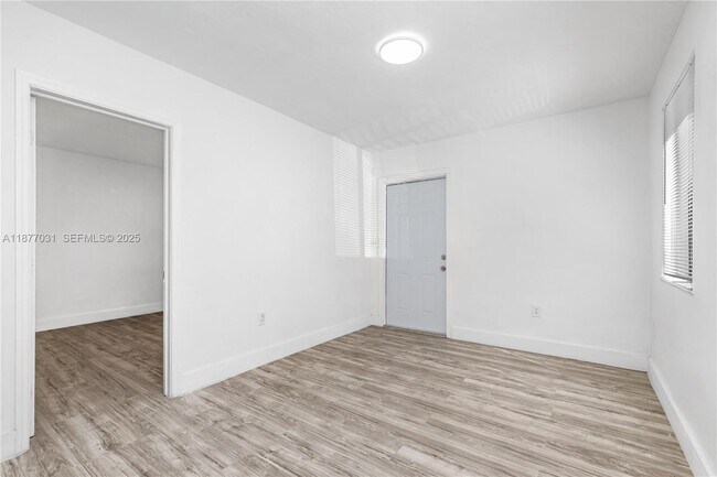 Photo - 1035 SW 4th St Unidad 1