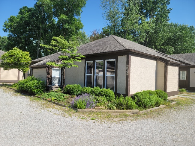 Photo - 301 Schrock Rd