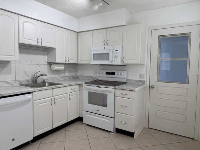 Photo - 3642 Rosewood St