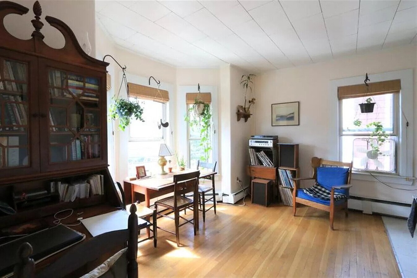 Photo - 204 Banks St