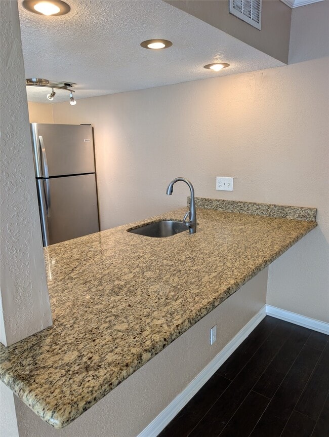 Photo - 2503 McCue Rd