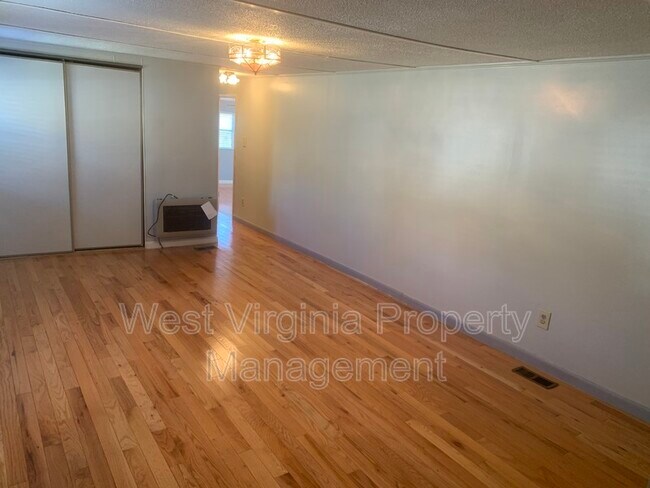 Photo - 563 Glenview Rd