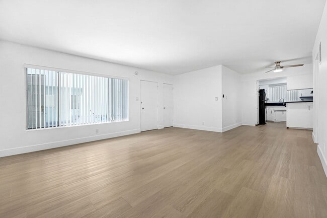 Photo - 744 S Windsor Blvd Unit 04