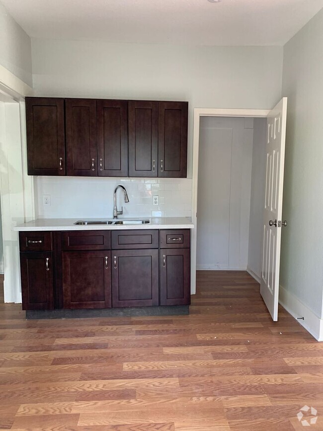 Building Photo - 1294 Cartwright St Unit 1 Rental