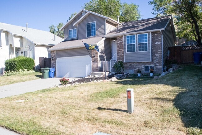 Building Photo - Spacious 4-Bedroom Home in West Valley City!