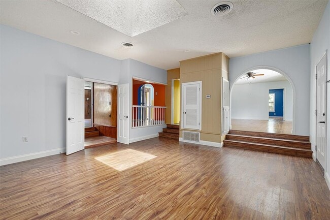 Photo - 2106 Allred Dr