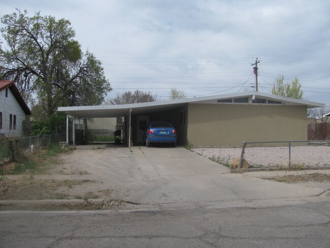 Building Photo - 824 Clovis Ave Rental