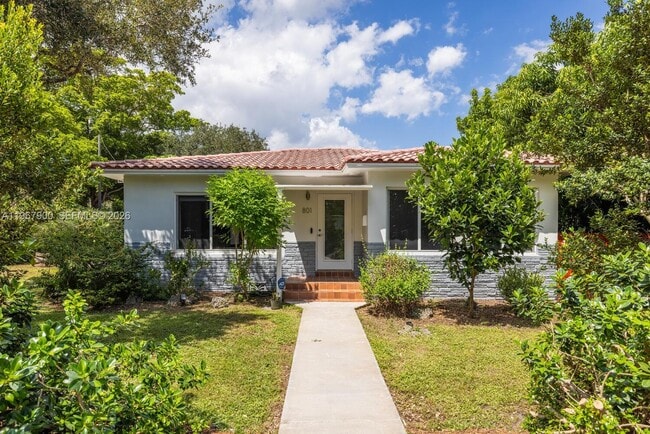 Photo - 801 NE 118th St