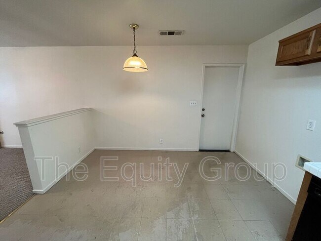 Photo - 1894 Henshaw Ave