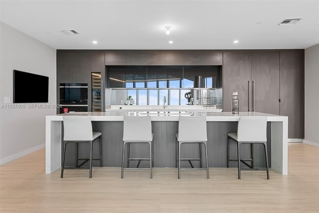 Photo - 851 NE 1st Ave Unidad PH4912