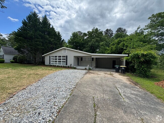 Building Photo - Nice 3/2 House in Summerville Park- $1,795