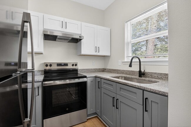 Building Photo - 2015-2017 Scotty Ct Unit 2017 Scotty Ct