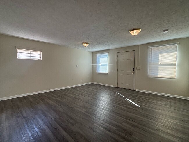 Photo - 206 Grady St