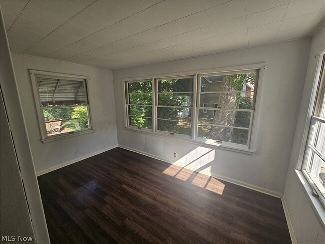 Photo - 3709 Woodridge Rd