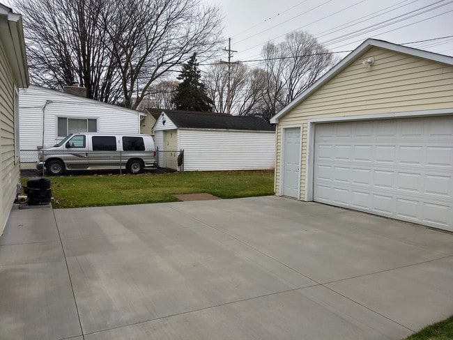 Photo - 60 Canfield Dr