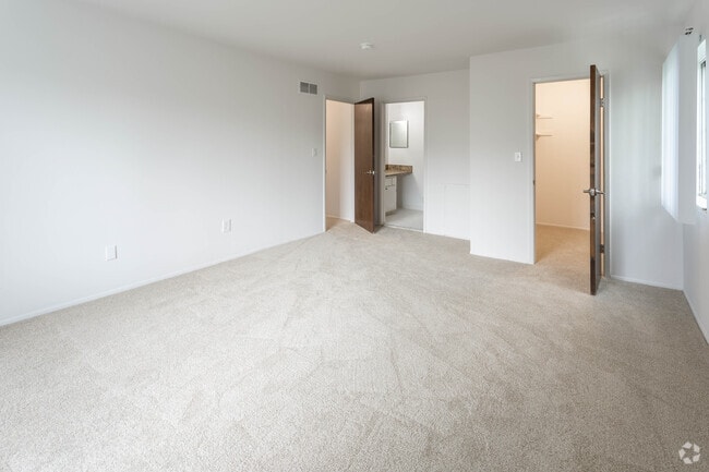 2 BR, 2 BA - Brookside - 1090 SF