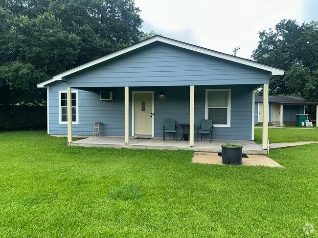 Building Photo - 2318 Riverside Dr Rental