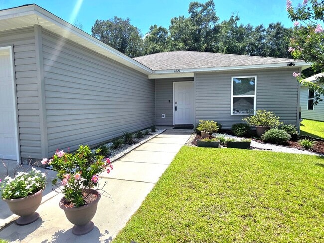 Photo - 7821 Maxton Rd