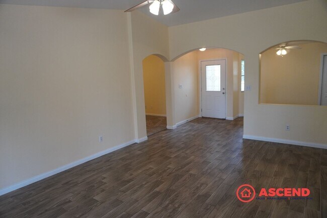 Photo - North Bakersfield 3 Bed + Den | Spacious Yard
