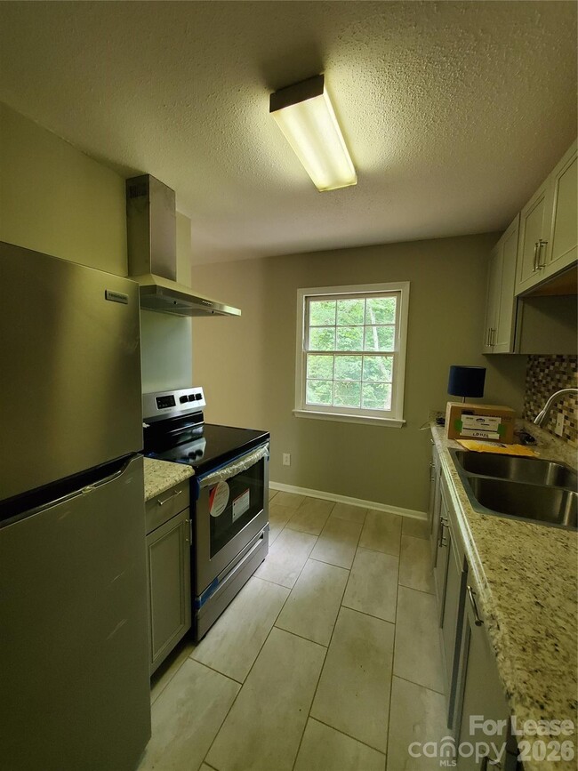 Photo - 1122 Rolling Ln