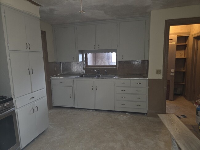 Photo - 155 Thomas St