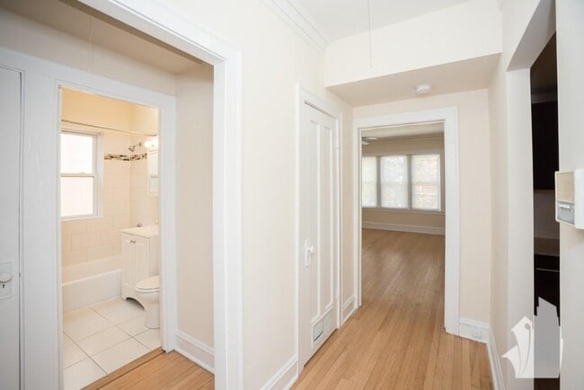 Photo - 2204 W Foster Ave Unit 2