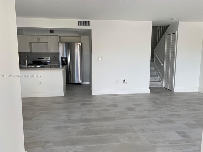 Photo - 6825 SW 45th Ln Unidad 7