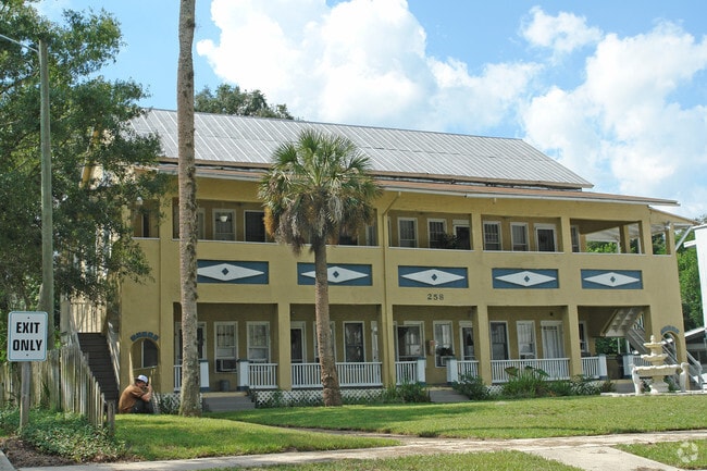 East Graves Avenue Apartments