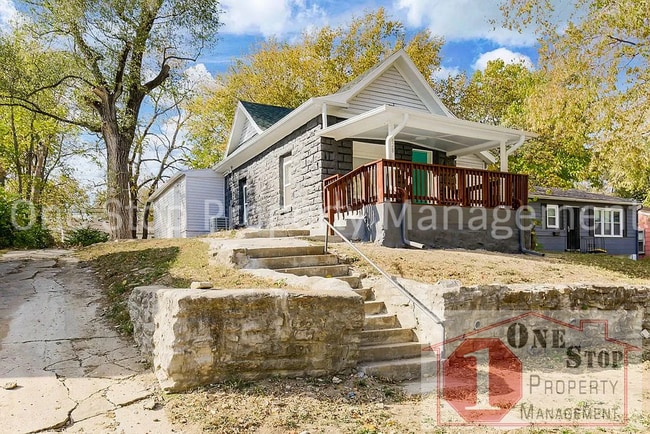 Charming 4-bedroom, 2-bath in Kansas City - Charming 4-bedroom, 2-bath in Kansas City House