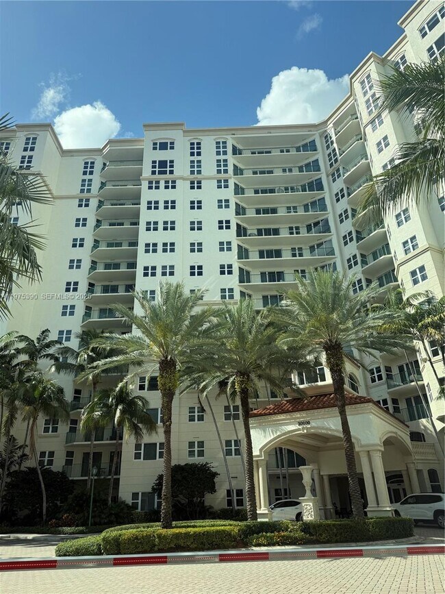 20000 E Country Club Dr Unit PH09
