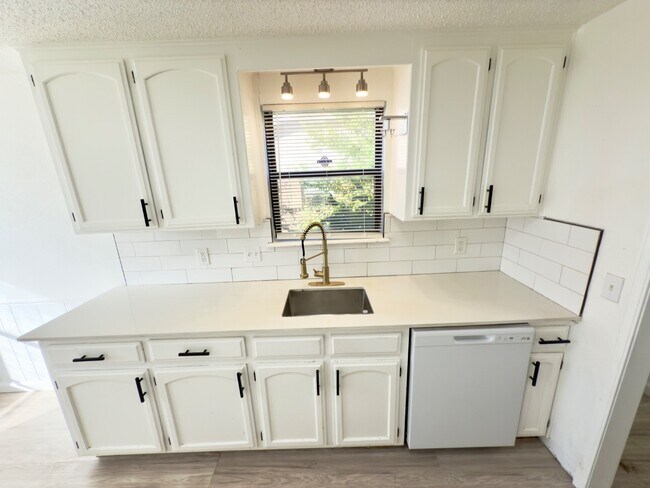 Photo - 8613 S Independence Ave