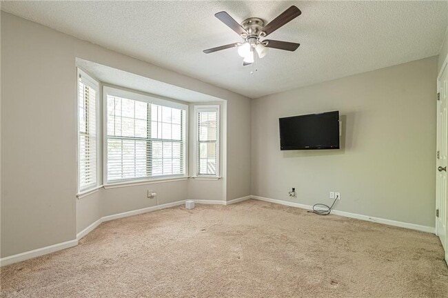 Photo - 448 McGill Pl NE