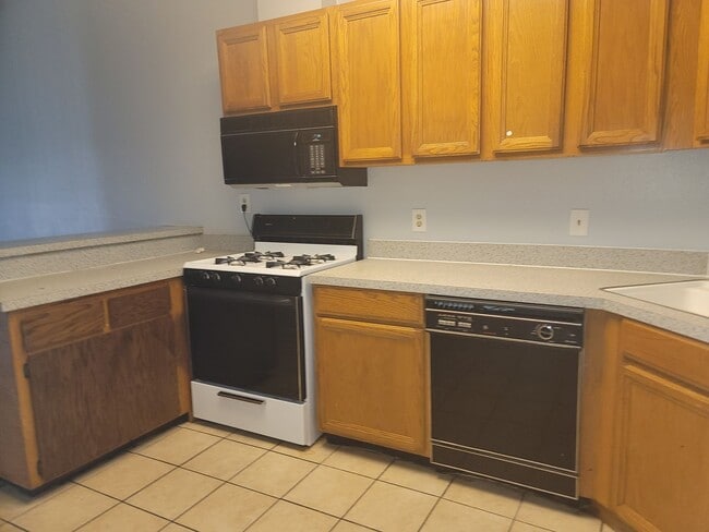 Photo - SW-2 bedroom- 1.5bath with 2 car garage Condo Unit D
