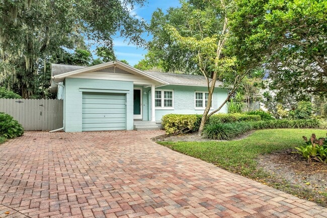 Photo - Stunning 3/2 Bungalow near the historic di...
