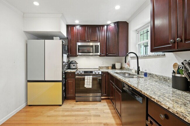 Photo - 1340 W St NE