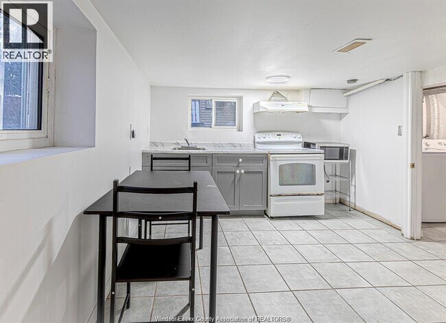 Photo - 191 Erie St E