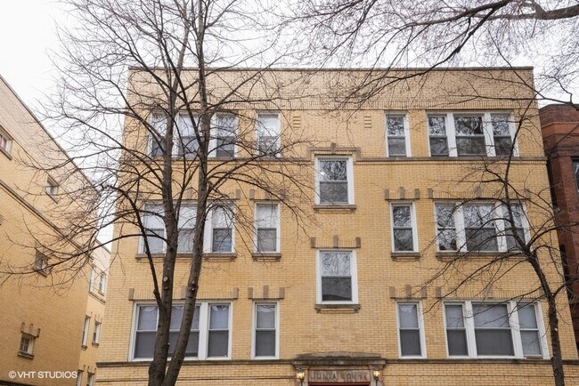 Building Photo - 4000 N Kenmore Ave Unit 1N