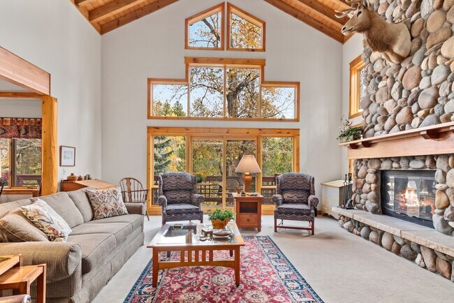 Photo - 410 Fall River Ln