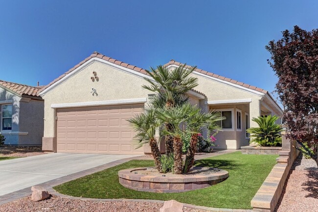 Building Photo - 180 Degree elevated views from a quiet str... Rental