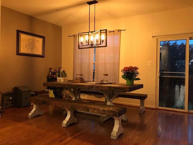 2550 Emerson Drive Unidad 1st-floor bedroom (XL)