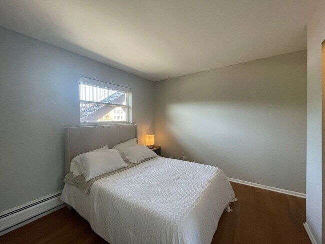 Photo - 4537 N Dover St Unit 3D