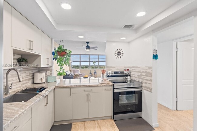 Photo - 1301 NE Miami Gardens Dr Unit 1124W