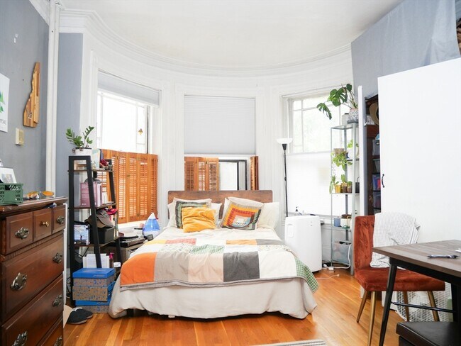 Building Photo - 259 W Newton St Unit 5