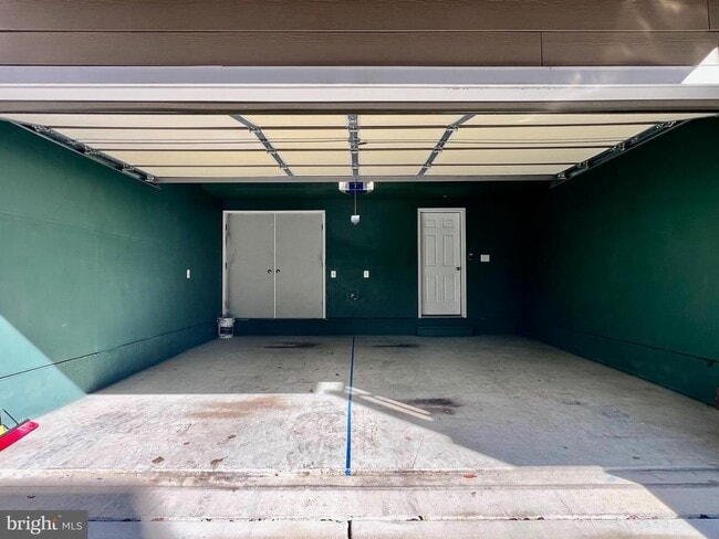 Building Photo - 8378 Sallyport St